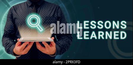 Affichage des leçons LearnedPromote partager et utiliser les connaissances issues de l'expérience. Approche commerciale promouvoir le partage et l'utilisation des connaissances issues de l'expérience Banque D'Images