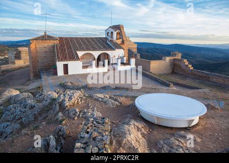 Vue sur la carte Reina star au coucher du soleil. Citadelle musulmane, Badajoz, Estrémadure, Espagne Banque D'Images