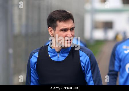 Saint-Pétersbourg, Russie. 27th avril 2023. Vyacheslav Karavaev (15), joueur de football du club de football de Zenit lors d'une séance d'entraînement ouverte aux médias à Saint-Pétersbourg, avant le match du tour 26th de la Premier League russe, Krylia Sovetov Samara - Zenit Saint-Pétersbourg. Crédit : SOPA Images Limited/Alamy Live News Banque D'Images