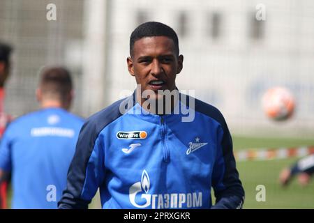 Saint-Pétersbourg, Russie. 27th avril 2023. Robert Renan (77), joueur de football du Zenit football Club lors d'une séance d'entraînement ouverte aux médias à Saint-Pétersbourg, avant le match du tour 26th de la Premier League russe, Krylia Sovetov Samara - Zenit Saint-Pétersbourg. Crédit : SOPA Images Limited/Alamy Live News Banque D'Images