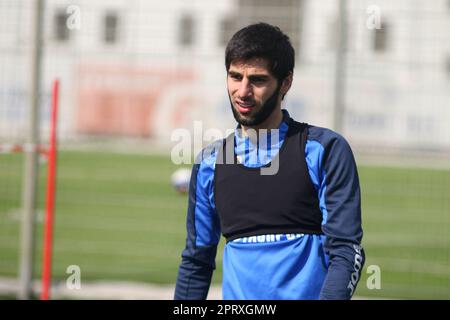Saint-Pétersbourg, Russie. 27th avril 2023. Arsen Adamov (23), joueur de football du club de football de Zenit lors d'une séance d'entraînement ouverte aux médias à Saint-Pétersbourg, avant le match du tour 26th de la Premier League russe, Krylia Sovetov Samara - Zenit Saint-Pétersbourg. Crédit : SOPA Images Limited/Alamy Live News Banque D'Images