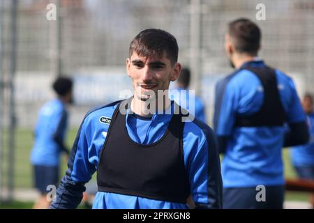 Saint-Pétersbourg, Russie. 27th avril 2023. Zelimkhan Bakaev (7), joueur de football du club de football de Zenit lors d'une séance d'entraînement ouverte aux médias à Saint-Pétersbourg, avant le match du tour 26th de la Premier League russe, Krylia Sovetov Samara - Zenit Saint-Pétersbourg. Crédit : SOPA Images Limited/Alamy Live News Banque D'Images