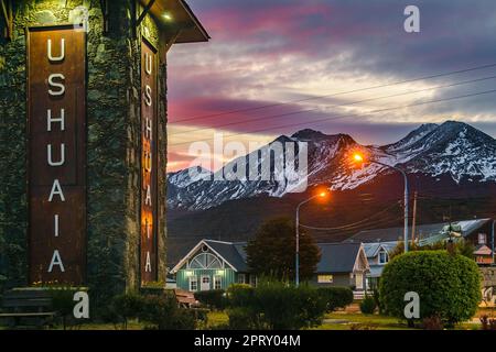 Entrée au portail d'accueil d'Ushuaia sur la route 3 après-midi scène du paysage Banque D'Images