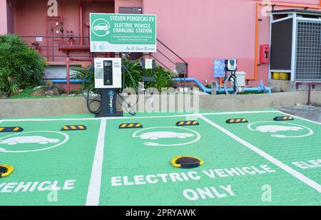 Poste de charge de véhicule électrique. Banque D'Images