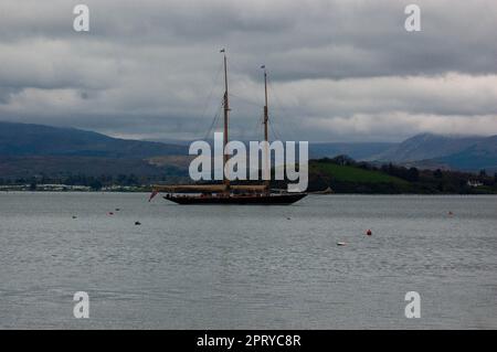 Bantry, West Cork, Irlande, jeudi 27 avril 2023; le yacht à voile Mariette était à l'ancre dans la baie de Bantry aujourd'hui. Le navire britannique immatriculé a amarré pendant la nuit en route vers Kinsale. Credit ; ED/Alay Live News Banque D'Images