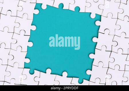 Cadrage dans la forme d'un rectangle, faite d'un puzzle blanc autour de l'espace bleu Banque D'Images
