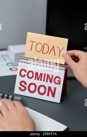 Présentation conceptuelle bientôt disponible, Word écrit sur un événement qui va se produire à l'avenir ou sur le point de venir Banque D'Images