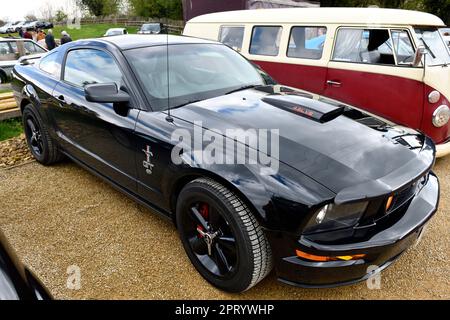 Ford Mustang GT 4,6 L V8 lors de la réunion de voiture classique de la brasserie Hook Norton du 23 avril 2023 Banque D'Images