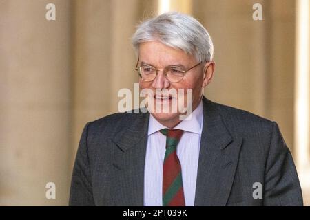 Londres, Royaume-Uni. 25th avril 2023. Andrew Mitchell, ministre du développement, quitte la réunion du Cabinet britannique à Downing Street à Londres. (Photo de Ian Davidson/SOPA Images/Sipa USA) crédit: SIPA USA/Alay Live News Banque D'Images