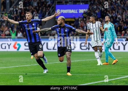 Milan, Italie. 26 avril 2023. Federico DiMarco du FC Internazionale fête après avoir marqué le match Coppa Italia entre le FC Internazionale et le FC Juventus au Stadio San Siro sur 25 avril 2023. Crédit: Studio Ciancaphoto Banque D'Images
