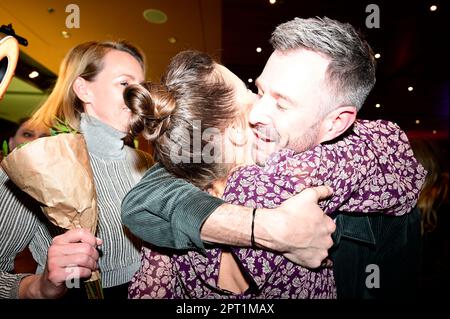 Simone Hanselmann, Birthe Wolter und Jochen Schropp BEI der Premiere des Theaterstücks 'Stolz und Vorurteil *oder so' in der Komödie am Kurfürstendamm Banque D'Images