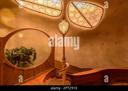 Escalier d'accès au noble étage de Casa Batlló conçu par Antoni Gaudí (Barcelone, Catalogne, Espagne) ESP: Escalera de acceso a la planta noble Banque D'Images