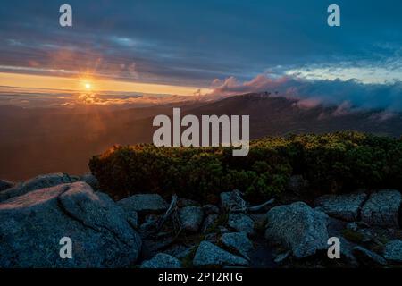 Auberge de tourisme sur Szrenica dans les montagnes géantes Banque D'Images