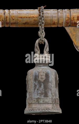 De grandes cloches en laiton sont généralement accrochées dans les temples thaïlandais. Banque D'Images