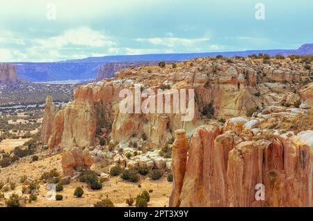 Vue sur la campagne environnante depuis Sky City à Acoma Pueblo, Nouveau-Mexique Banque D'Images