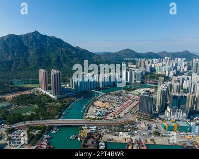 Tuen Mun, Hong Kong 05 février 2022 : un drone survole le quartier résidentiel de Hong Kong Banque D'Images