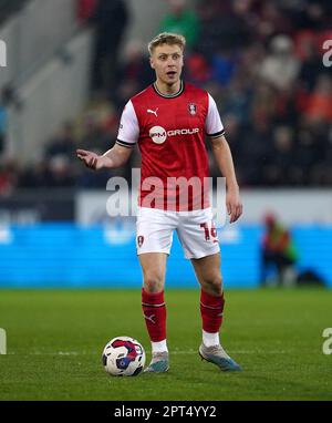 Jamie Lindsay de Rotherham United lors du match du championnat Sky Bet au stade AESSEAL New York, Rotherham. Date de la photo: Jeudi 27 avril 2023. Banque D'Images