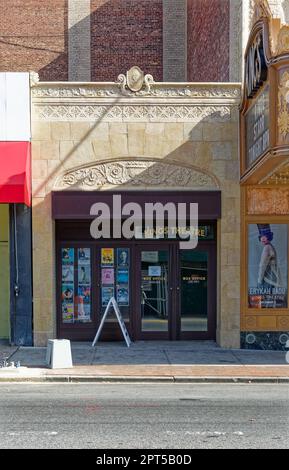 Le Théâtre Kings de Loew, un palais de cinéma classique de 1929, a été restauré en 2013-2014 après plus de 35 ans de négligence. Détail façade. Banque D'Images