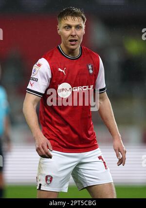 Jamie Lindsay de Rotherham United lors du match du championnat Sky Bet au stade AESSEAL New York, Rotherham. Date de la photo: Jeudi 27 avril 2023. Banque D'Images