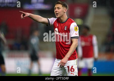 Jamie Lindsay de Rotherham United lors du match du championnat Sky Bet au stade AESSEAL New York, Rotherham. Date de la photo: Jeudi 27 avril 2023. Banque D'Images