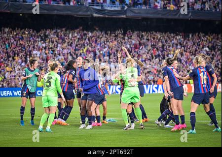 Vicky Lopez (FC Barcelone FEM), Bruna Vilamala (FC Barcelone FEM), Salma Paralluelo (FC Barcelone FEM). Fridolina Rolfo (FC Barcelone FEM) Laia Codina (FC Barcelone FEM), Keira Walsh (FC Barcelone FEM), Jana Fernandez (FC Barcelone FEM), gardien de but Cata Coll (FC Barcelone FEM), Alexia Putellas (FC Barcelone FEM), Nuria Rabano (FC Barcelone FEM) et Claudia Pina Barcelone (FC Barcelone FEM) Lors d'un match de la Ligue des champions des Womans entre le FC Barcelone Femeni et le FC Chelsea Women au camp Spotify Nou, à Barcelone, en Espagne, sur 27 avril 2023. (Photo/Felipe Mondino) Banque D'Images