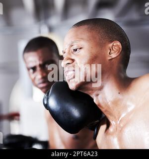 L'enfer de sentir que demain. Un boxeur afro-américain qui a donné un coup de poing à la mâchoire de ses adversaires Banque D'Images