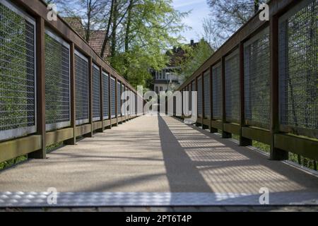 Pont sur le ruisseau. Allemagne. Bielefeld Banque D'Images