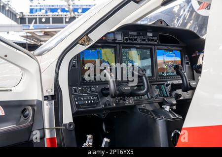 Cockpit numérique également appelé cockpit en verre, avec système avionique G1000 du fabricant Garmin dans un avion d'affaires turbopropulseur TBM 940 du Banque D'Images