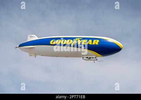 Zeppelin NT D-LZFN avec logo de la société Goodyear sur Approach, Friedrichshafen, Bodenseekreis Baden-Wuerttemberg, Allemagne Banque D'Images