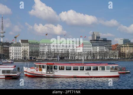 Jungfernstieg, bateau à vapeur d'excursion, lac Alster intérieur, Hambourg, Allemagne Banque D'Images