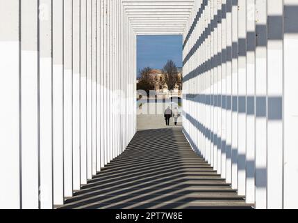 Avenue des portes du ciel, cloître moderne de style Bauhaus, prairie flottante, Schwerin, Mecklenburg-Poméranie occidentale, Allemagne Banque D'Images