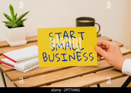 Affiche Start Small Business, Internet concept aspirant Entrepreneur une nouvelle industrie de commerce de risque Banque D'Images