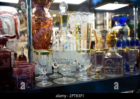 Produits en verre de Bohème dans la boutique de souvenirs Banque D'Images