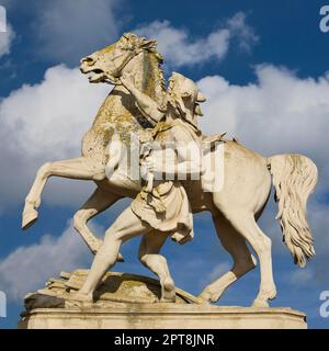 Statue équestre, Obotrit et son cheval, artiste Christian Genschow, pont du château, château de Schwerin, Schwerin, Mecklembourg-Poméranie occidentale, Allemagne Banque D'Images