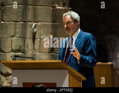 Eglise St Mary's, Haddington, East Lothian, Écosse, Royaume-Uni, 27th avril 2023. Gavin Esler donne la conférence commémorative John P Mackintosh organisée par le comité de conférence de l'Université d'Édimbourg et de l'est du Lothian. L'événement a lieu en l'honneur de l'universitaire et ancien député de Berwick & East Lothian. Gavin Esler, auteur et ancien présentateur de la BBC, donne une conférence intitulée «la Grande-Bretagne est meilleure que cela». Photo : Gavin Esler. Crédit : Sally Anderson/Alay Live News Banque D'Images