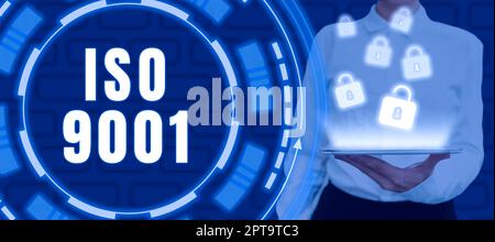 Texte illustrant l'inspiration ISO 9001, concept Internet conçu pour aider les organisations à répondre aux besoins des clients Banque D'Images