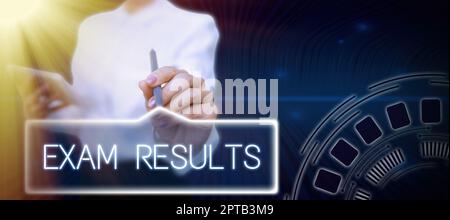 Rédaction affichant le texte Résultats d'examen, concept signifiant un résultat d'un test formel qui montre des connaissances ou des capacités Banque D'Images
