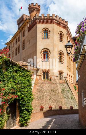 Barolo, Italie - Circa août 2021 : château de Barolo. Le village de Barolo est un site de l'UNESCO. Banque D'Images