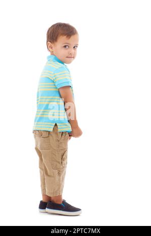 Quel amoureux de l'appareil photo. Plein studio de prise de vue d'un jeune garçon mignon isolé sur blanc Banque D'Images