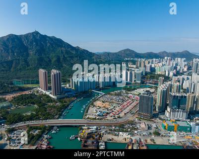 Tuen Mun, Hong Kong 05 février 2022 : un drone survole le quartier résidentiel de Hong Kong Banque D'Images