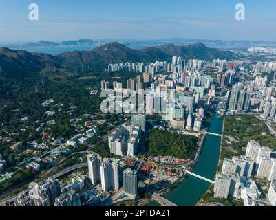 Tuen Mun, Hong Kong 05 février 2022 : un drone survole le quartier résidentiel de Hong Kong Banque D'Images