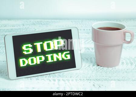 Rédaction affichant le texte Arrêter le dopage, photo conceptuelle cesser d'utiliser des médicaments interdits pour améliorer la performance athlétique Banque D'Images