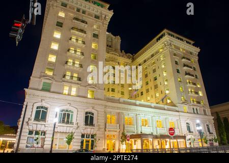 Joseph Smith Memorial Building alias Hôtel Utah la nuit à Temple Square sur la rue principale à Salt Lake City, Utah UT, États-Unis. Banque D'Images