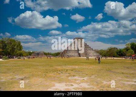 CHICHEN ITZA, MEXIQUE - APR 2022 : Pyramide du Temple de Kukulcan El Castillo, Chichen Itza, Yucatan, Mexique, civilisation maya. Banque D'Images