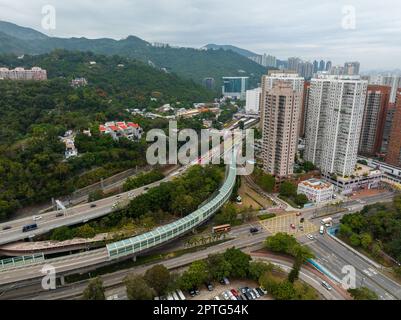 SHA Tin, Hong Kong 26 janvier 2022 : un drone survole la ville de Hong Kong Banque D'Images