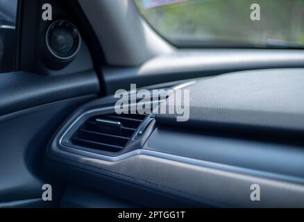 L'air dans la voiture couleur noir. Banque D'Images