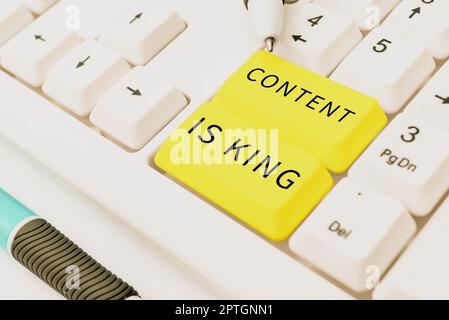 Texte d'écriture le contenu est roi, la photo conceptuelle en ligne stratégie de publicité Search Engine Marketing Banque D'Images