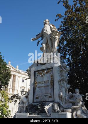 Mozart Denkmal traduction Mozart monument à Burggarten par l'architecte Karl Koenig et le sculpteur Viktor Tilgner vers 1896 à Vienne, Autriche Banque D'Images