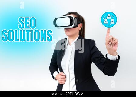 Panneau affichant Seo Solutions, Word écrit sur Search Engine Result page augmenter les visiteurs par classement Banque D'Images