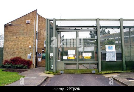 Photo du dossier datée du 28/11/07 d'une vue générale de l'entrée de HMP Cookham Wood à Rochester, Kent. Une instruction urgente à l'intention du secrétaire à la Justice, Alex Chalk, visant à améliorer les conditions « épouvantables » dans l'établissement des jeunes contrevenants a été donnée par l'inspecteur en chef des prisons de HM après que les garçons aient été détenus à l'isolement pour des « jours en fin de vie ». Banque D'Images